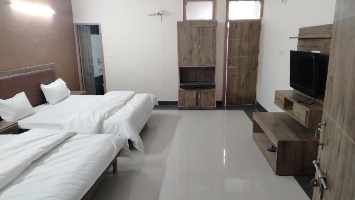 Hotel Diamond Leaf Chandīgarh Habitación foto